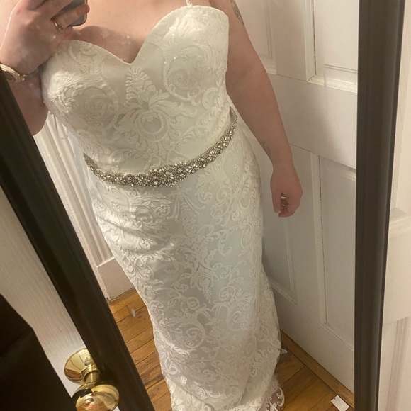 Wedding Dress - Picture 3 of 6